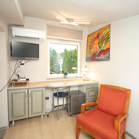 Art Korab Oda ve Kahvaltı 4*