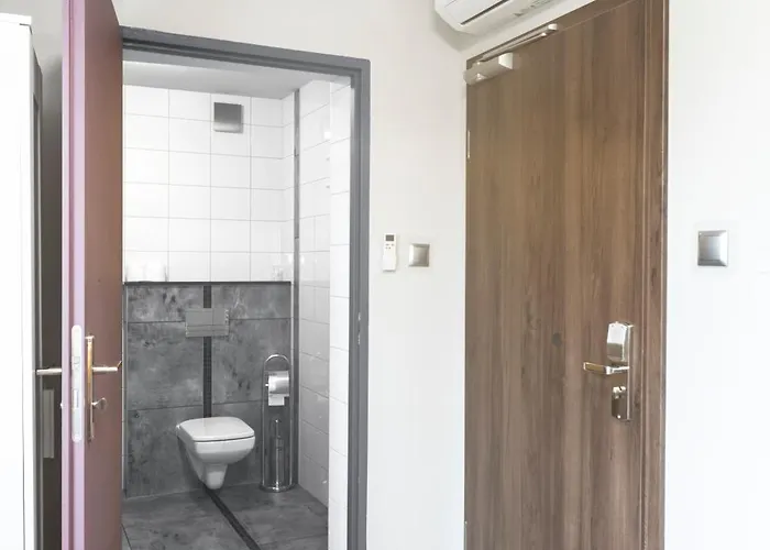 Art Korab לינה וארוחת בוקר