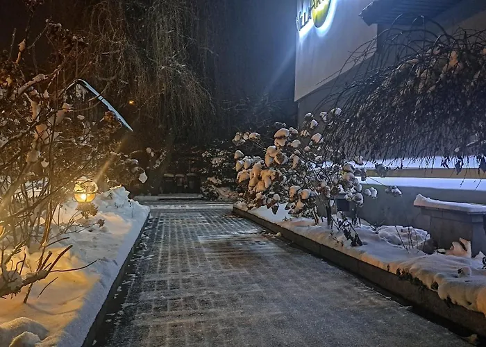 לינה וארוחת בוקר Art Korab 4*